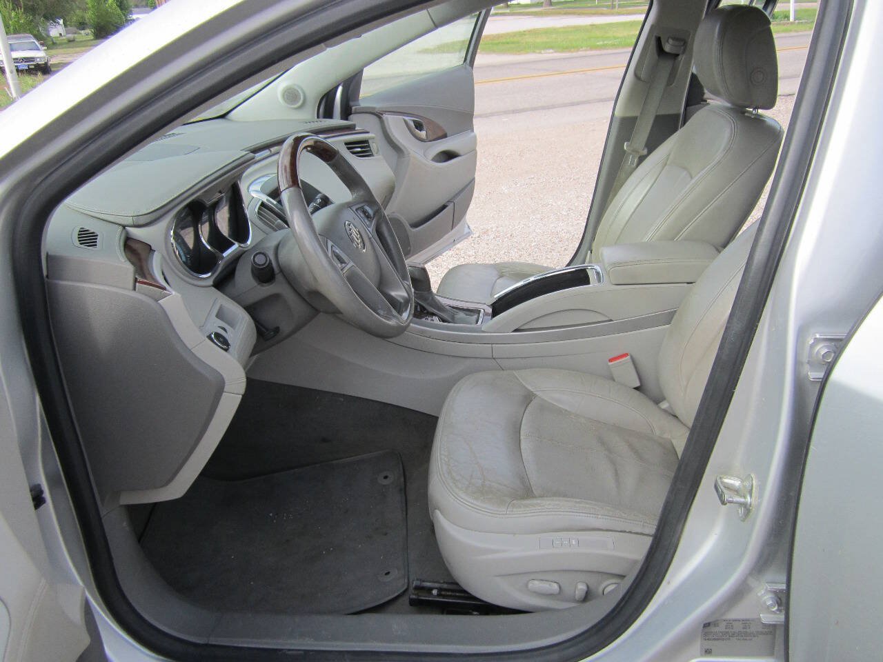 Used 2010 Buick LaCrosse CXL w/ Luxury Package FWD image 7