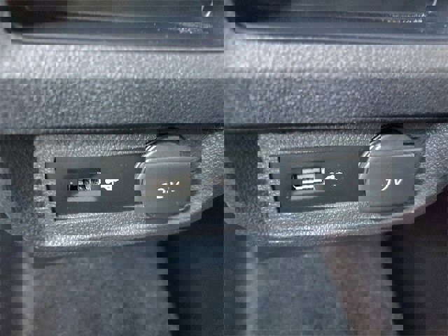 Used 2018 Volkswagen Tiguan SE image 12