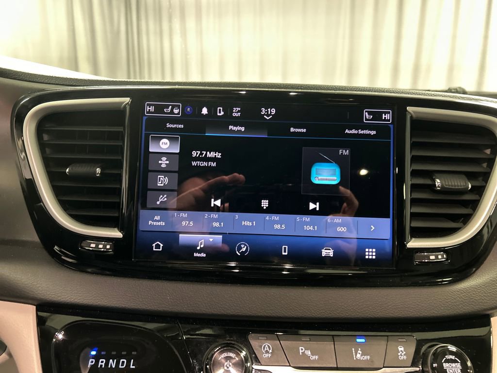 Used 2024 Chrysler Pacifica Touring-L FWD image 17