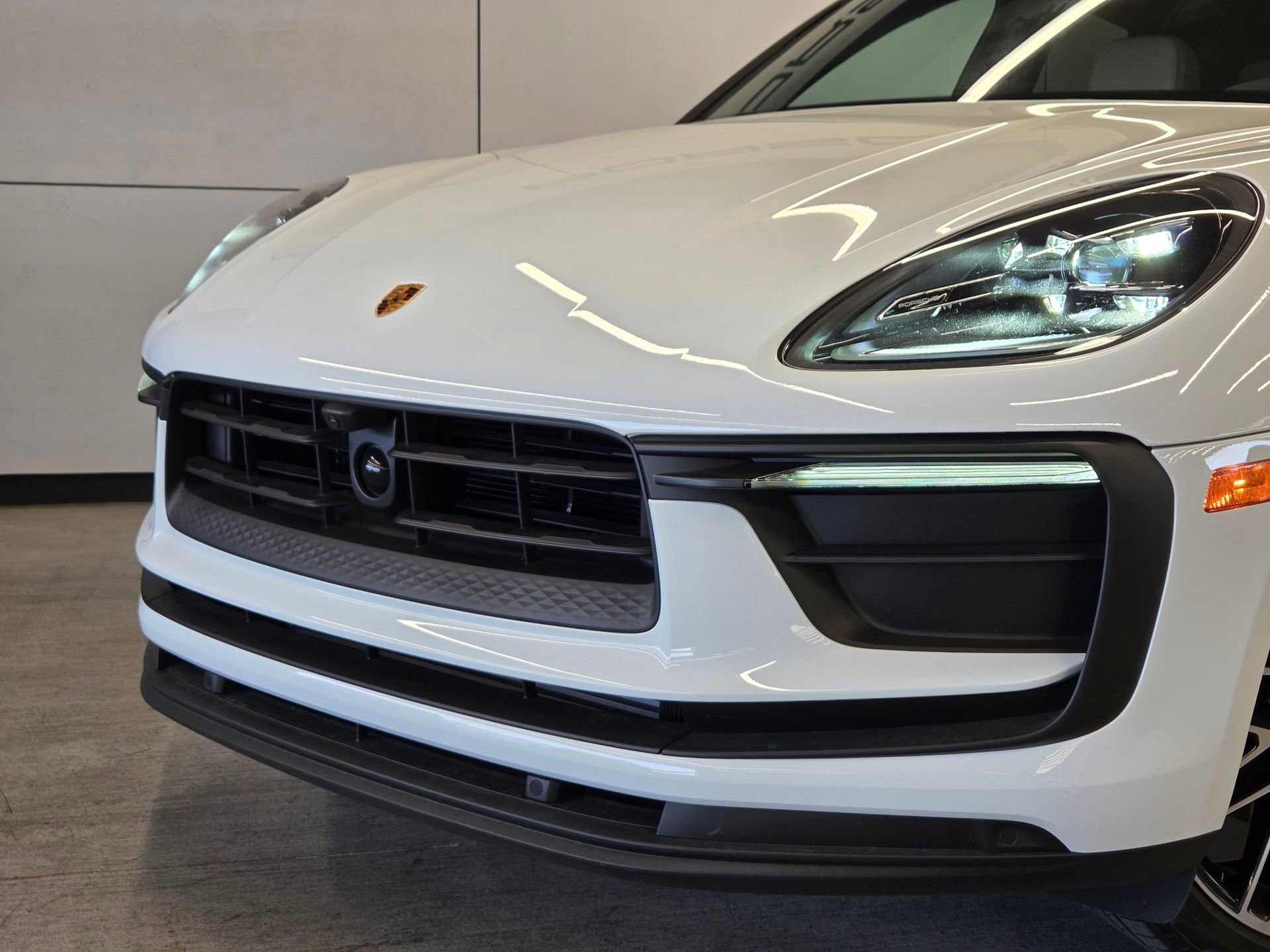 Certified 2026 Porsche Macan AWD/4WD image 24