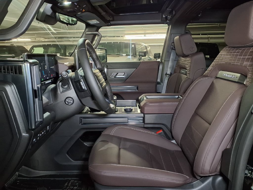 New 2026 GMC Hummer EV SUV w/ LPO, Dark Essentials Package AWD/4WD image 15
