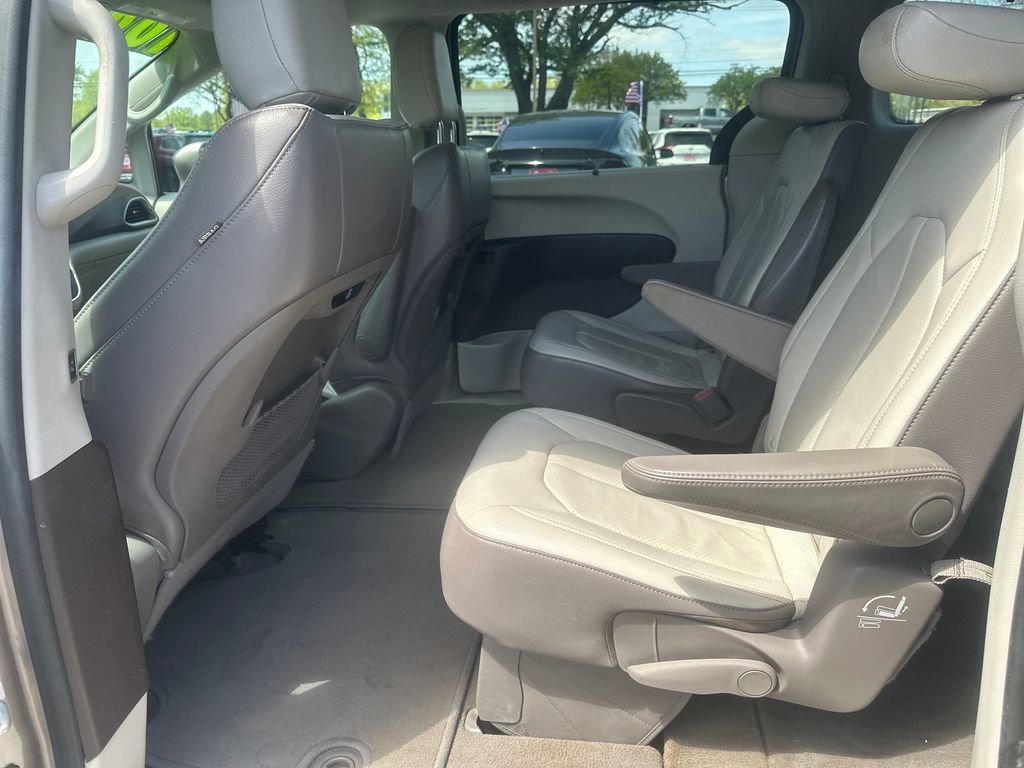 Used 2018 Chrysler Pacifica Touring-L w/ Premium Audio Group image 13