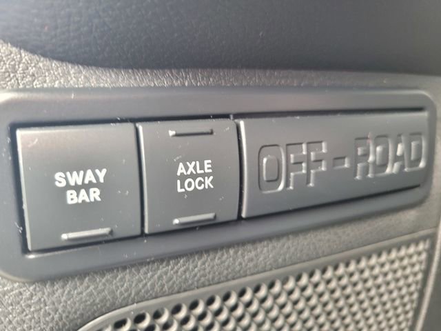 Used 2017 Jeep Wrangler Unlimited Rubicon w/ Connectivity Group AWD/4WD image 19