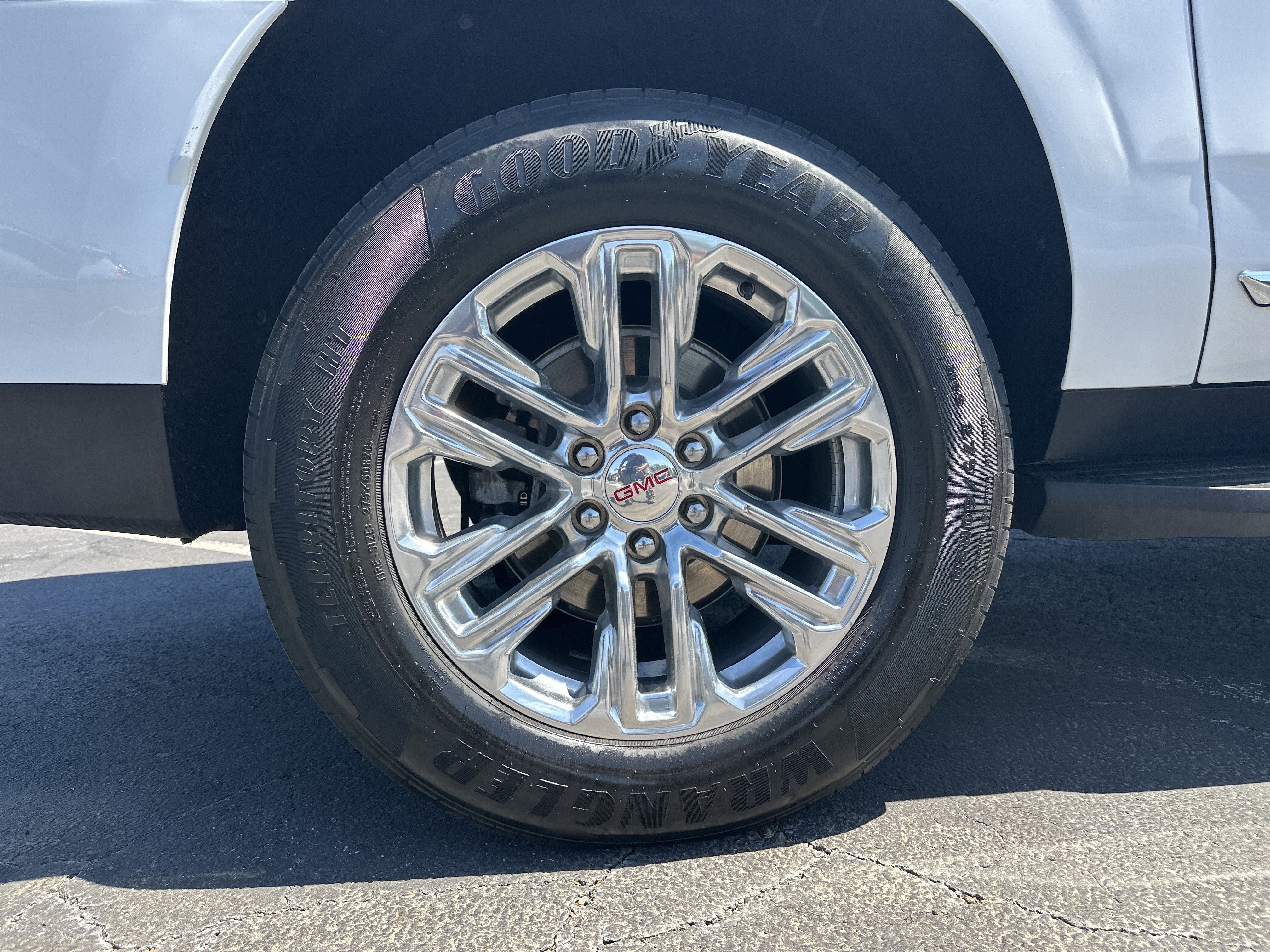 Used 2023 GMC Yukon XL SLT AWD/4WD image 18