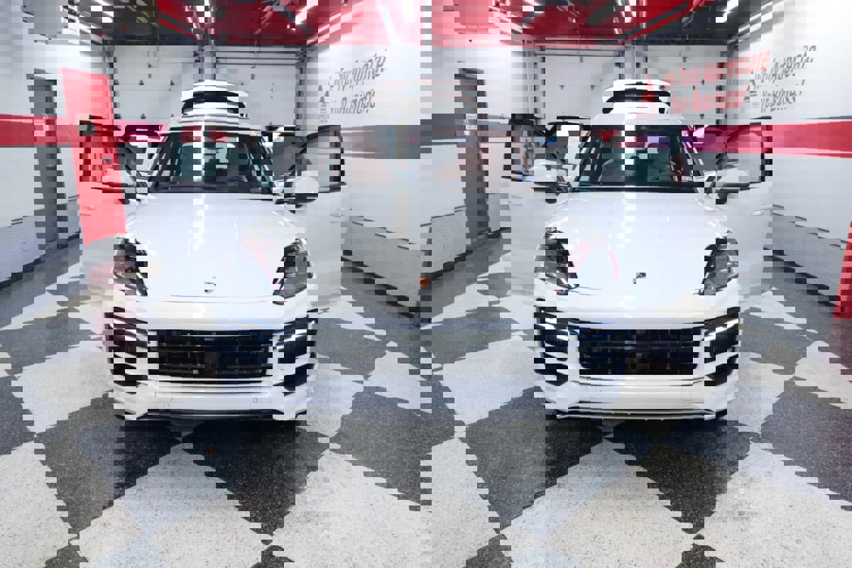 Used 2024 Porsche Cayenne AWD/4WD image 32