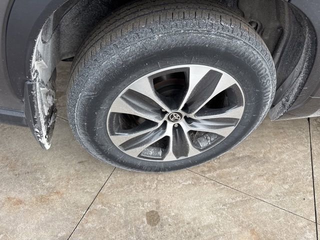 Used 2023 Toyota Highlander XLE image 7