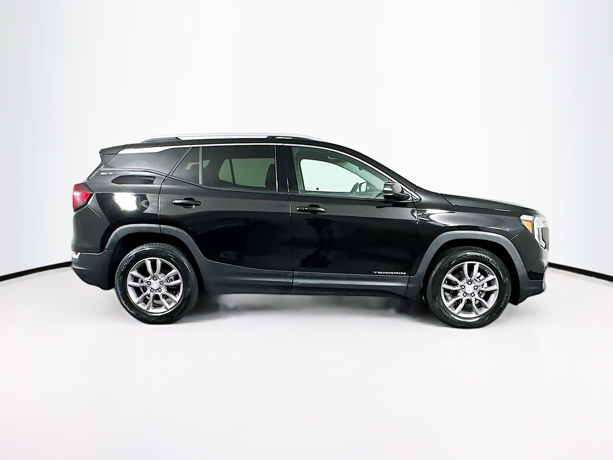 Used 2024 GMC Terrain SLT image 10