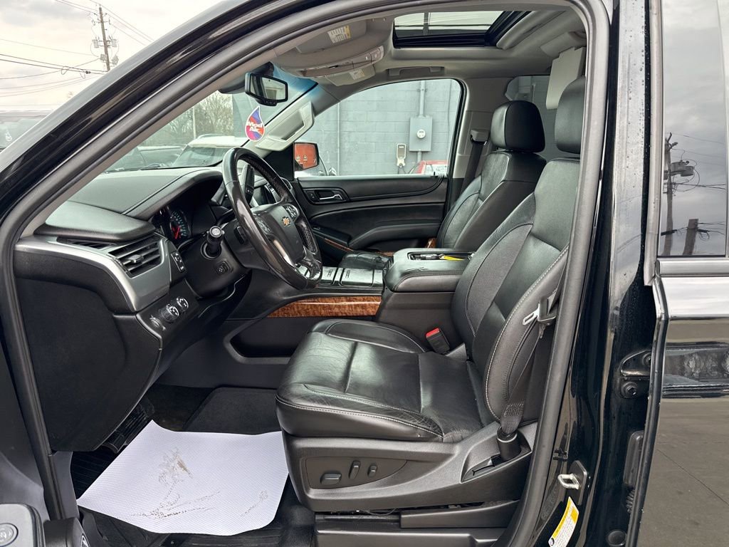 Used 2018 Chevrolet Suburban Premier AWD/4WD image 32