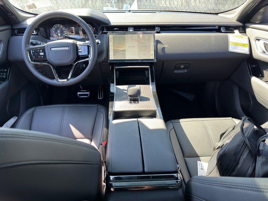 New 2026 Land Rover Range Rover Velar Dynamic SE image 17