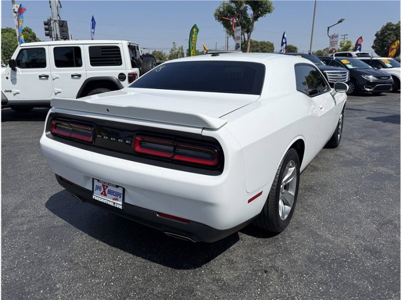 Used 2019 Dodge Challenger SXT image 6
