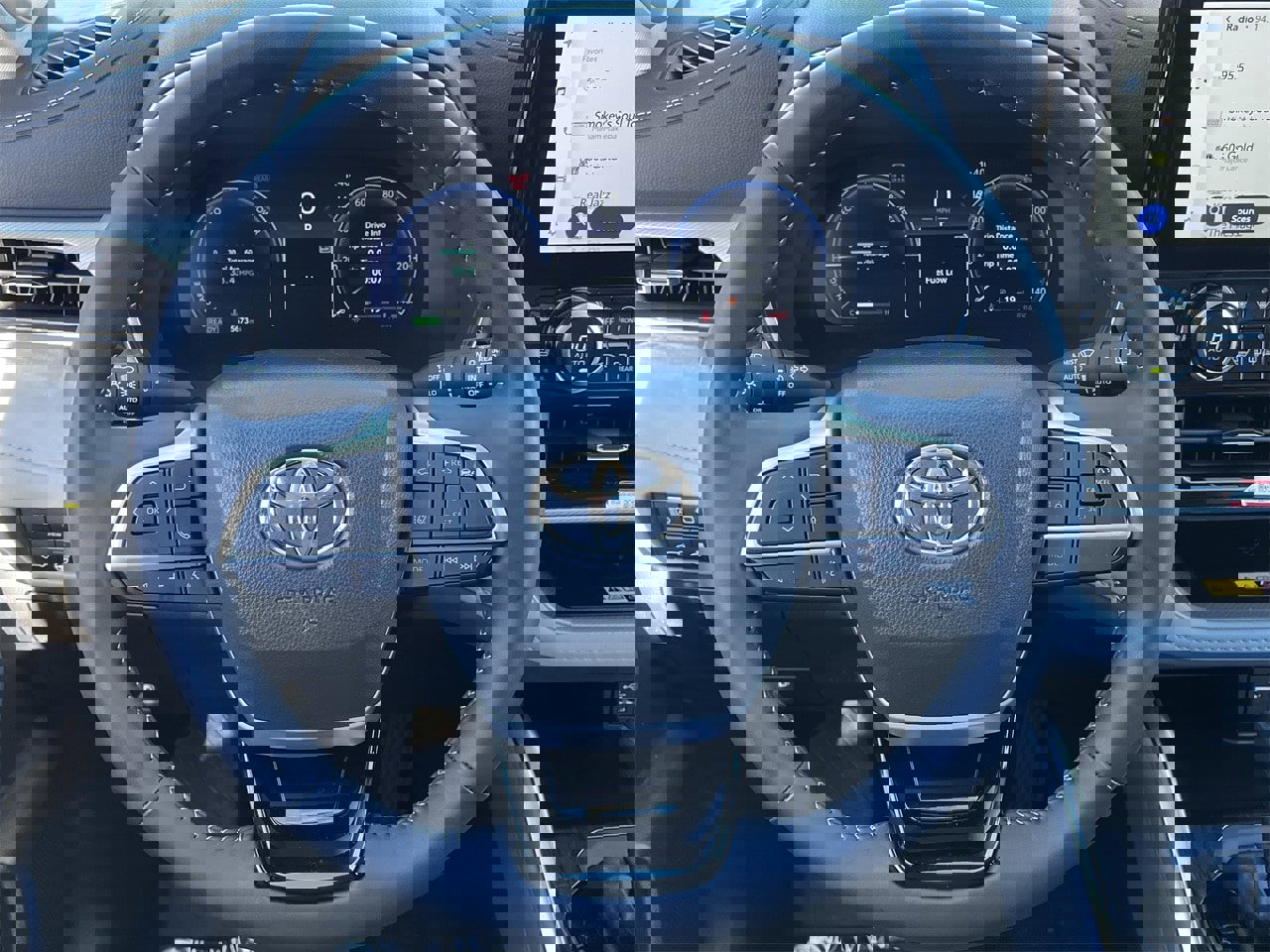 Used 2025 Toyota Highlander Platinum image 11