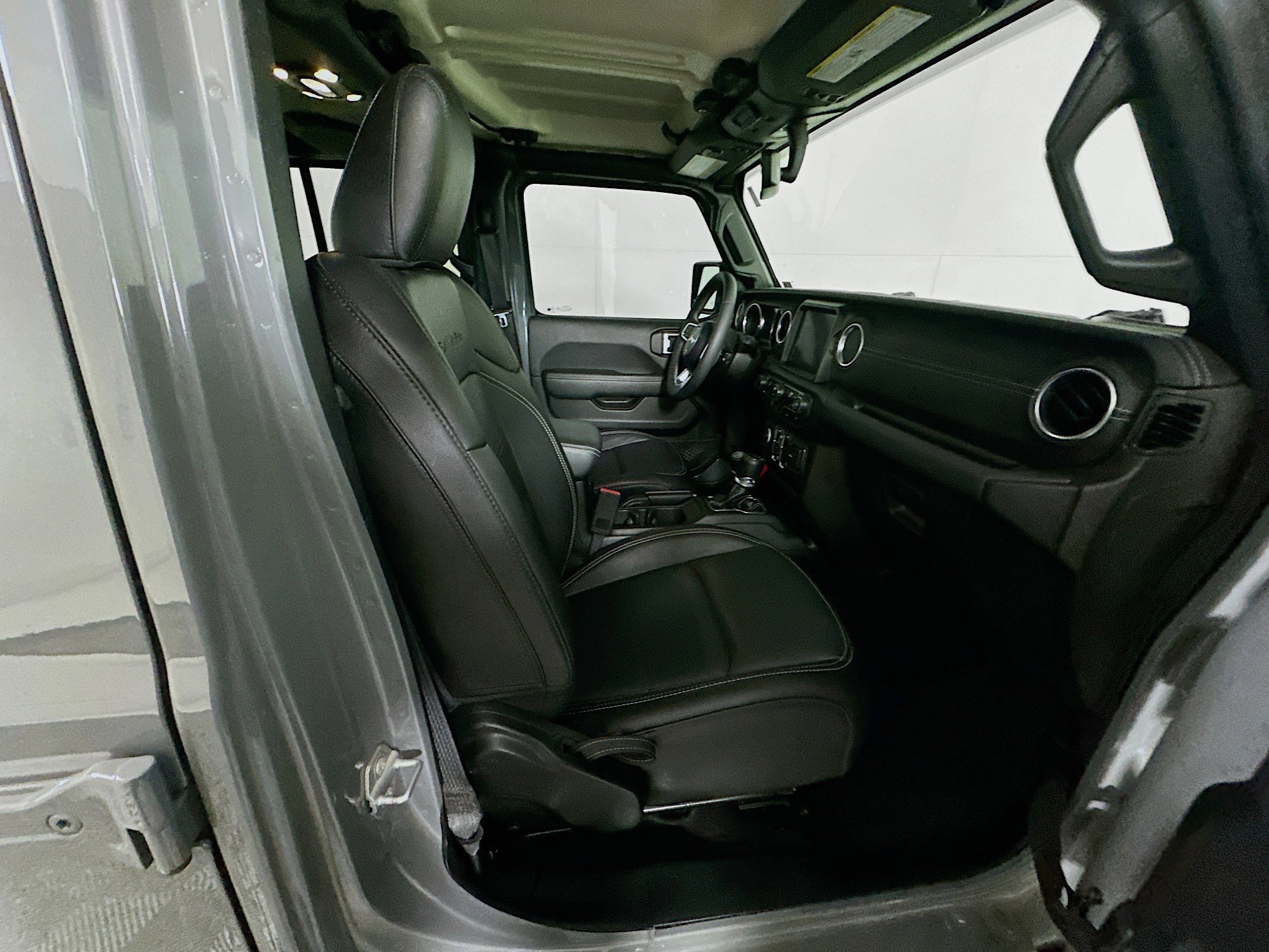 Used 2023 Jeep Wrangler Unlimited Sahara AWD/4WD image 30