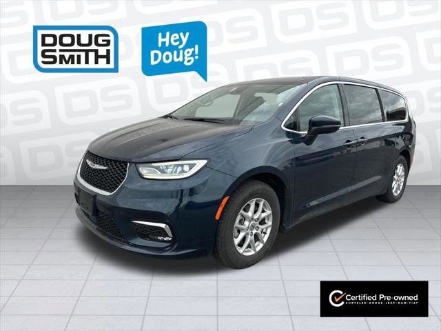 Certified 2023 Chrysler Pacifica Touring-L image 3