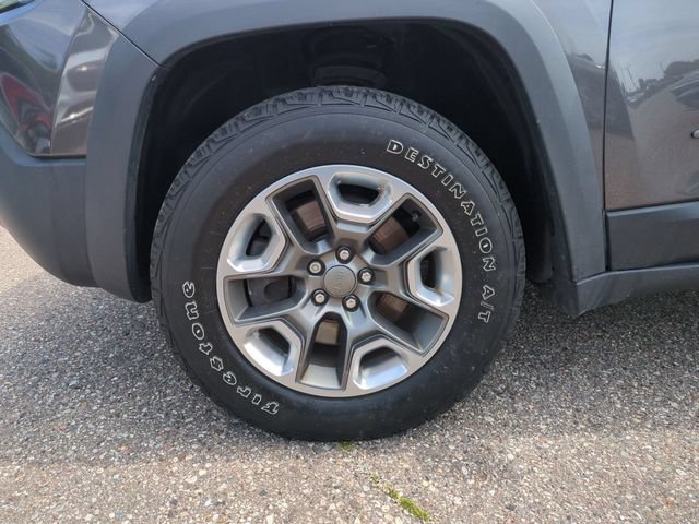 Used 2019 Jeep Cherokee Trailhawk w/ Cold Weather Group AWD/4WD image 21