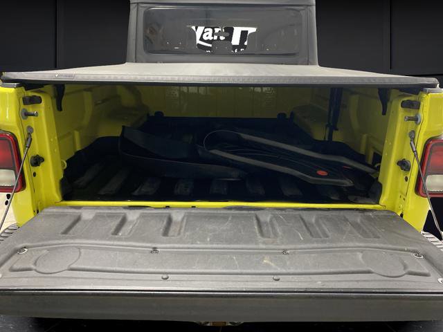 Used 2023 Jeep Gladiator Rubicon w/ Cold Weather Group AWD/4WD image 16