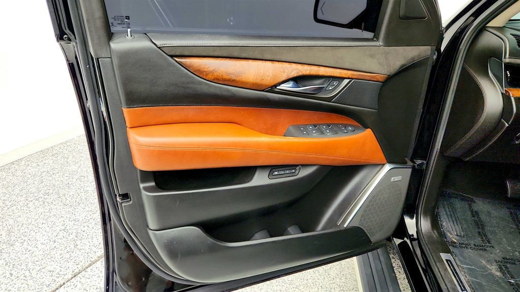 Used 2015 Cadillac Escalade Premium image 12