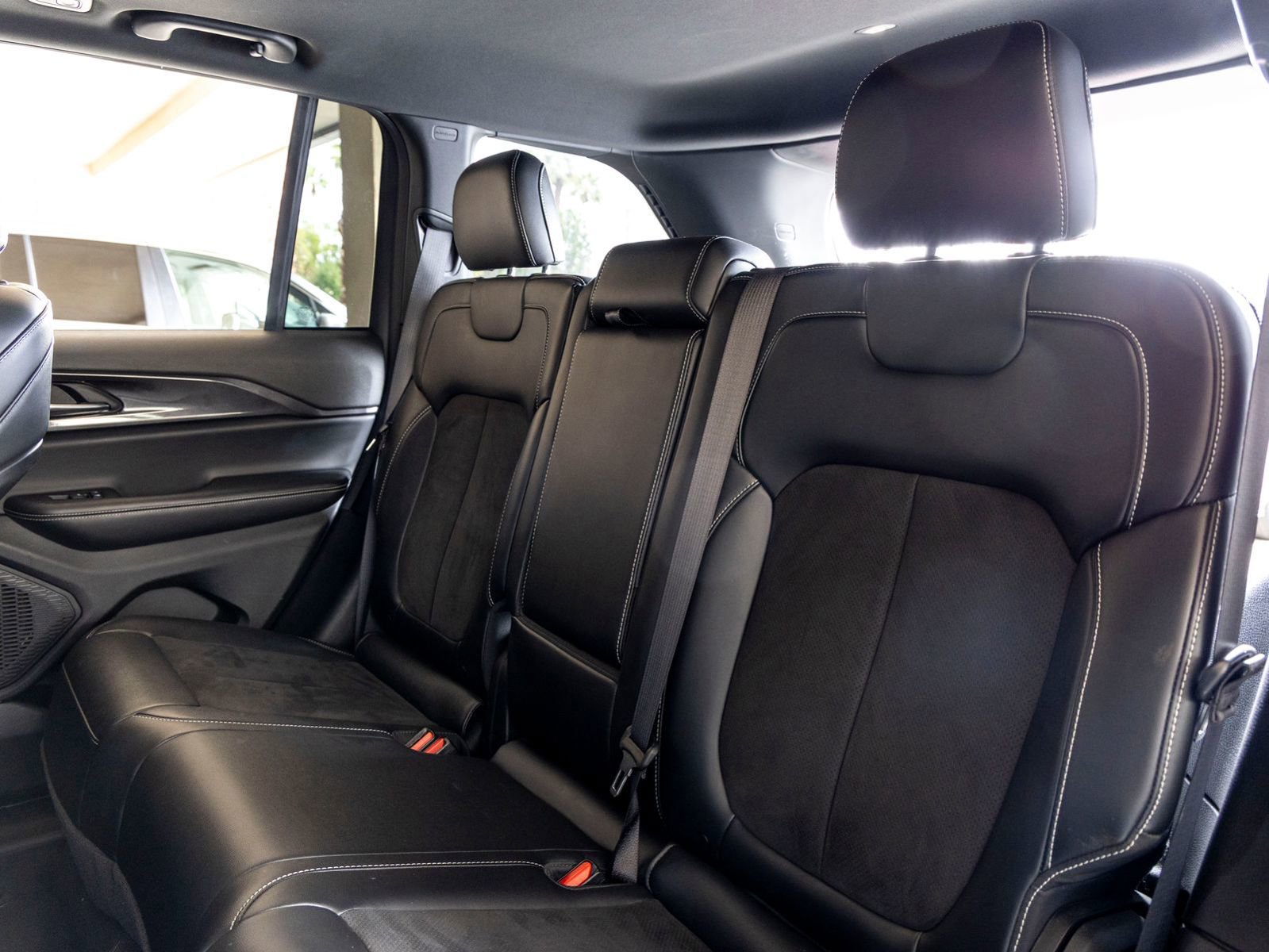 Used 2023 Jeep Grand Cherokee Altitude image 21