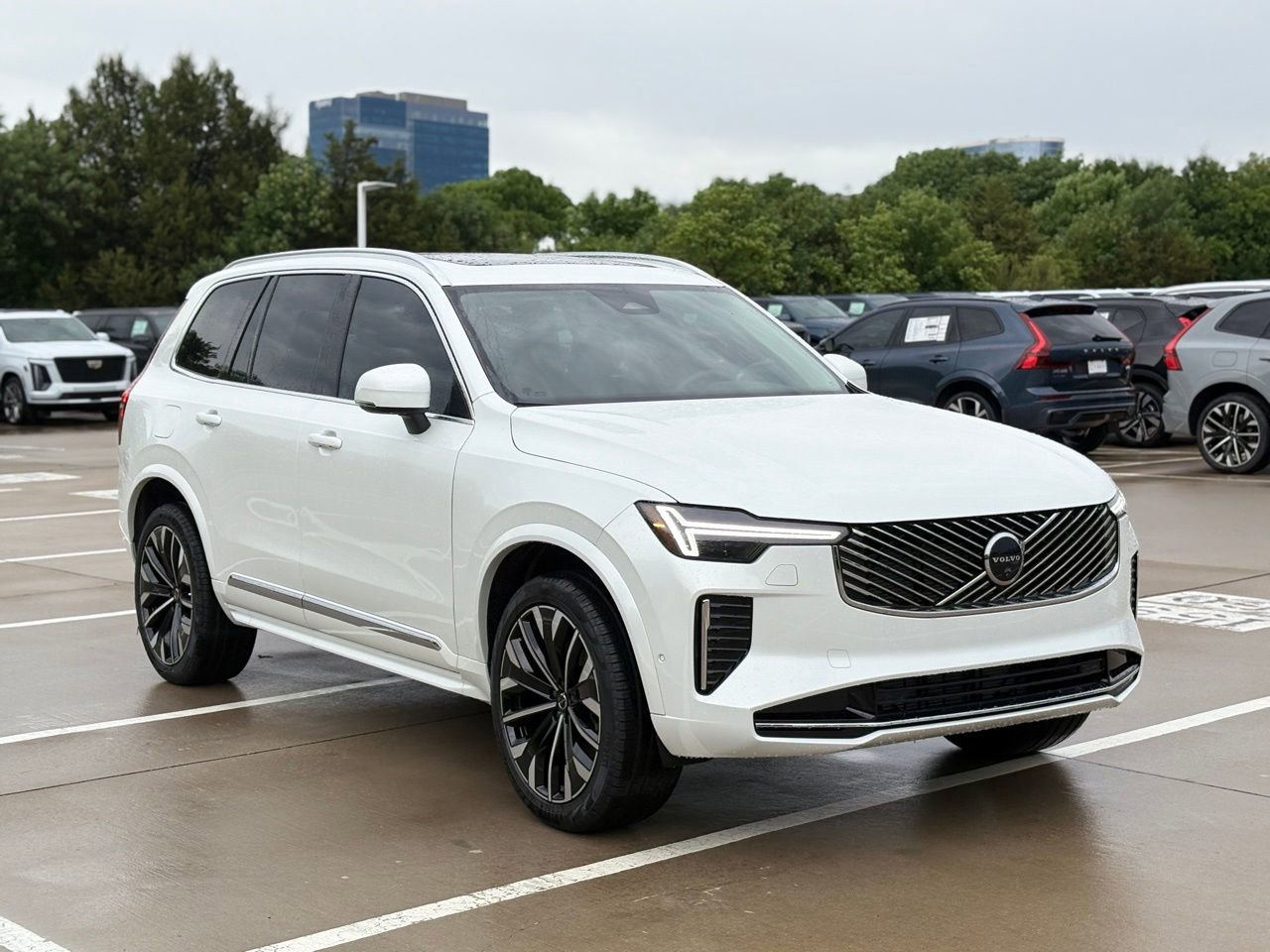 New 2026 Volvo XC90 B6 Plus w/ Protection Package Premier AWD/4WD image 4