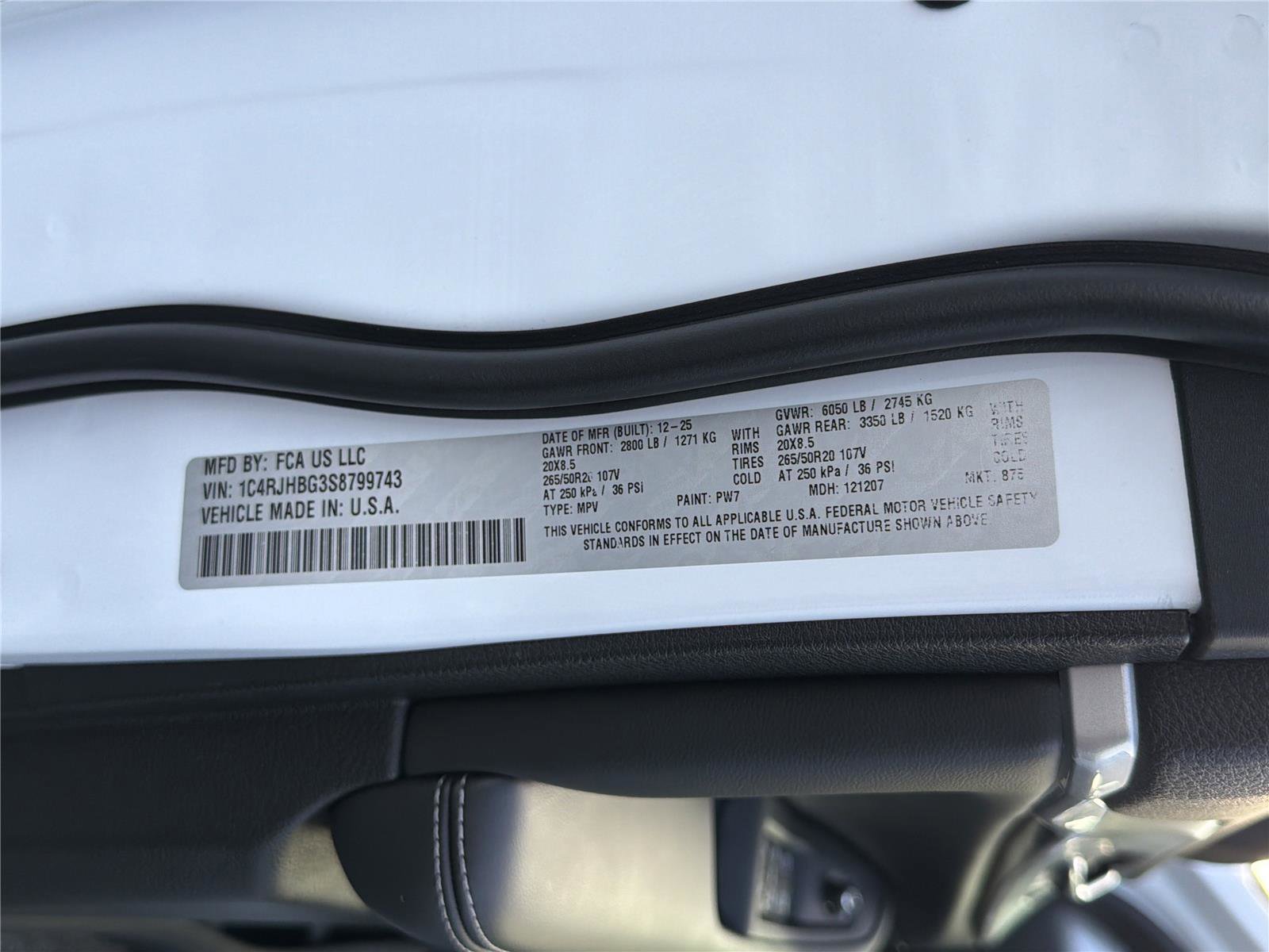 New 2025 Jeep Grand Cherokee Limited w/ Black Appearance Package image 35