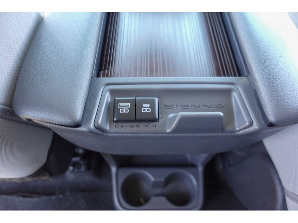 Certified 2023 Toyota Sienna LE FWD image 28