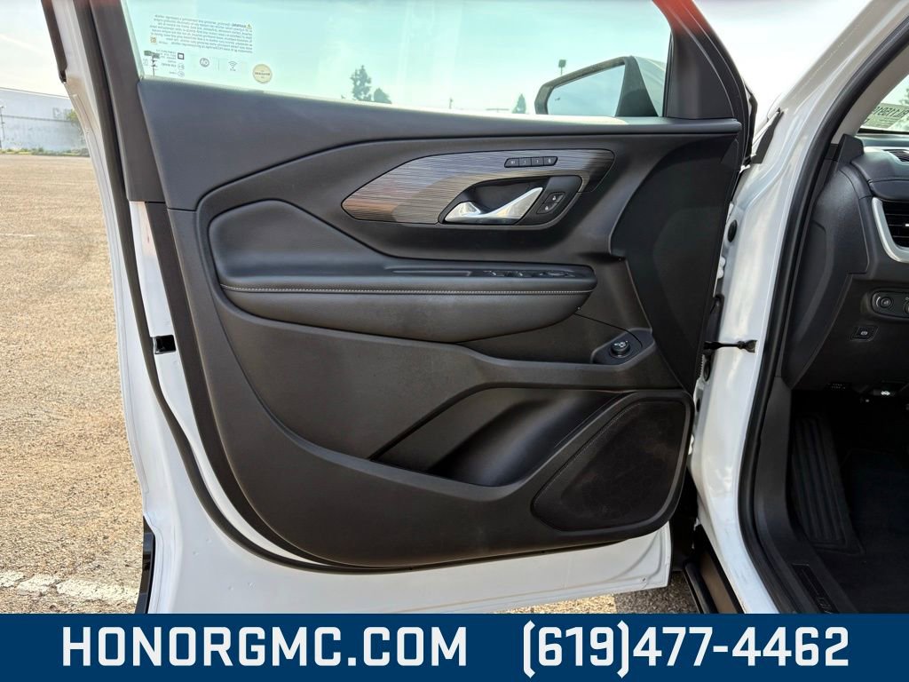 Used 2024 GMC Terrain SLT image 17