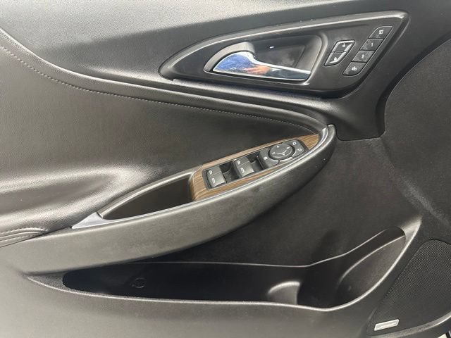 Used 2016 Chevrolet Malibu Premier FWD image 9