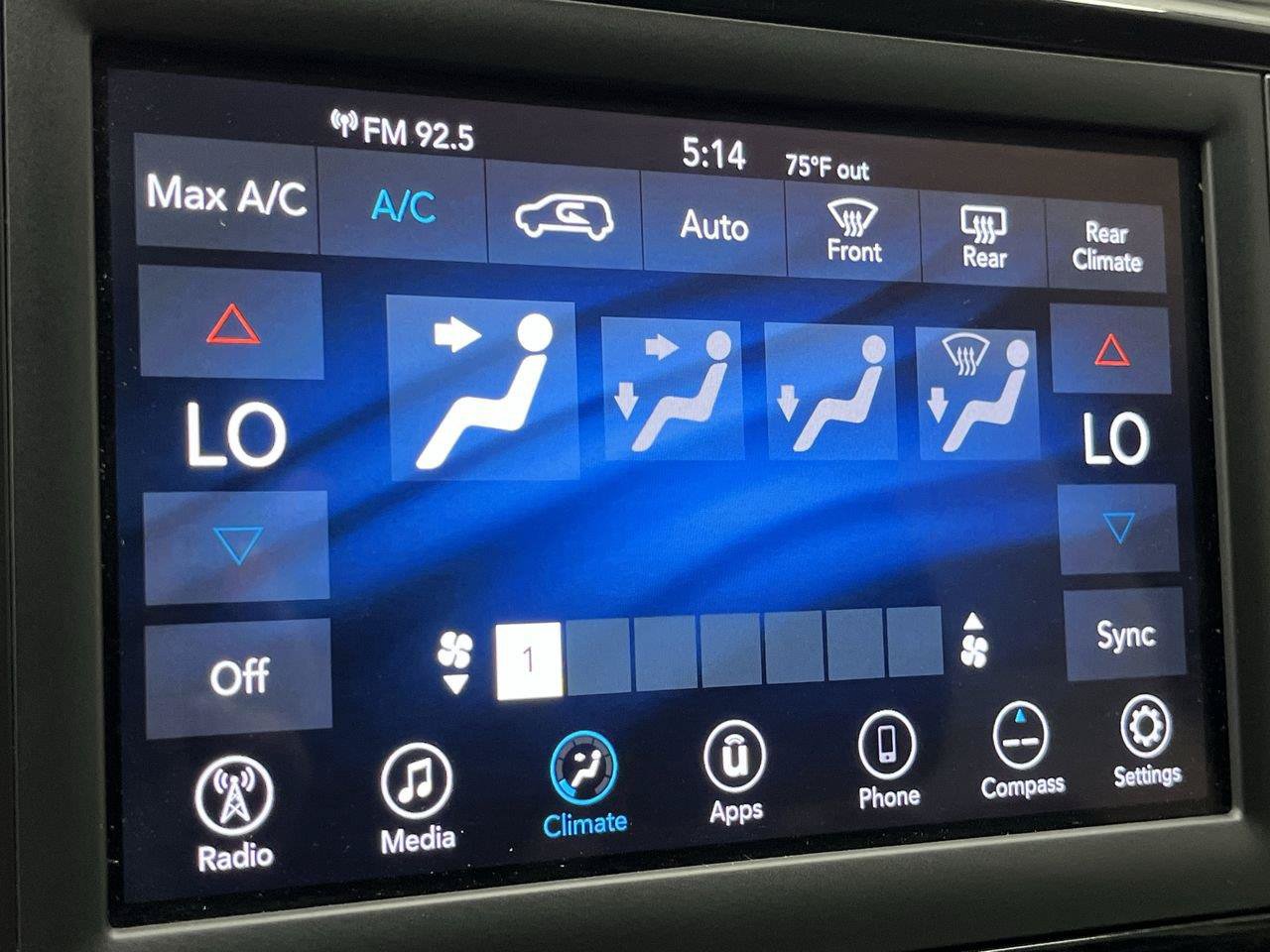 Used 2018 Chrysler Pacifica Touring Plus FWD image 17