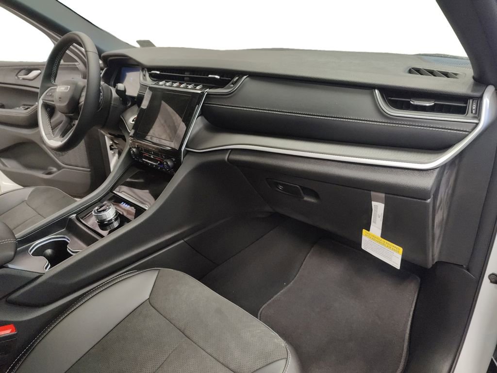 New 2025 Jeep Grand Cherokee L Altitude image 17