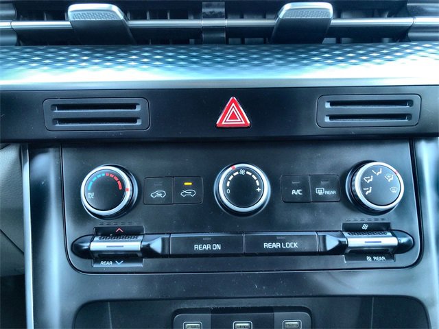 Used 2024 Kia Carnival LX image 18