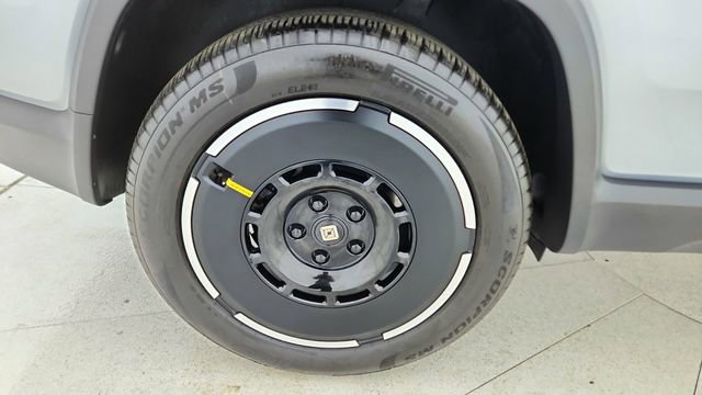 Used 2025 Rivian R1S Adventure image 63