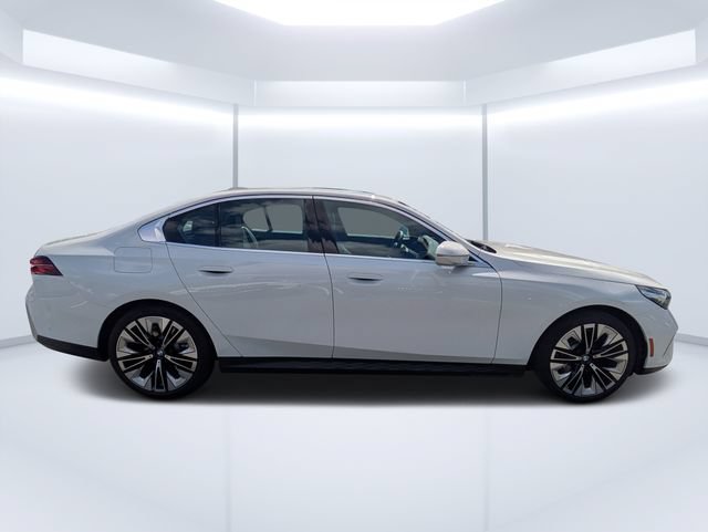 Used 2026 BMW 530i RWD image 2