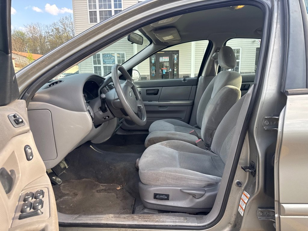 Used 2004 Ford Taurus SE FWD image 9