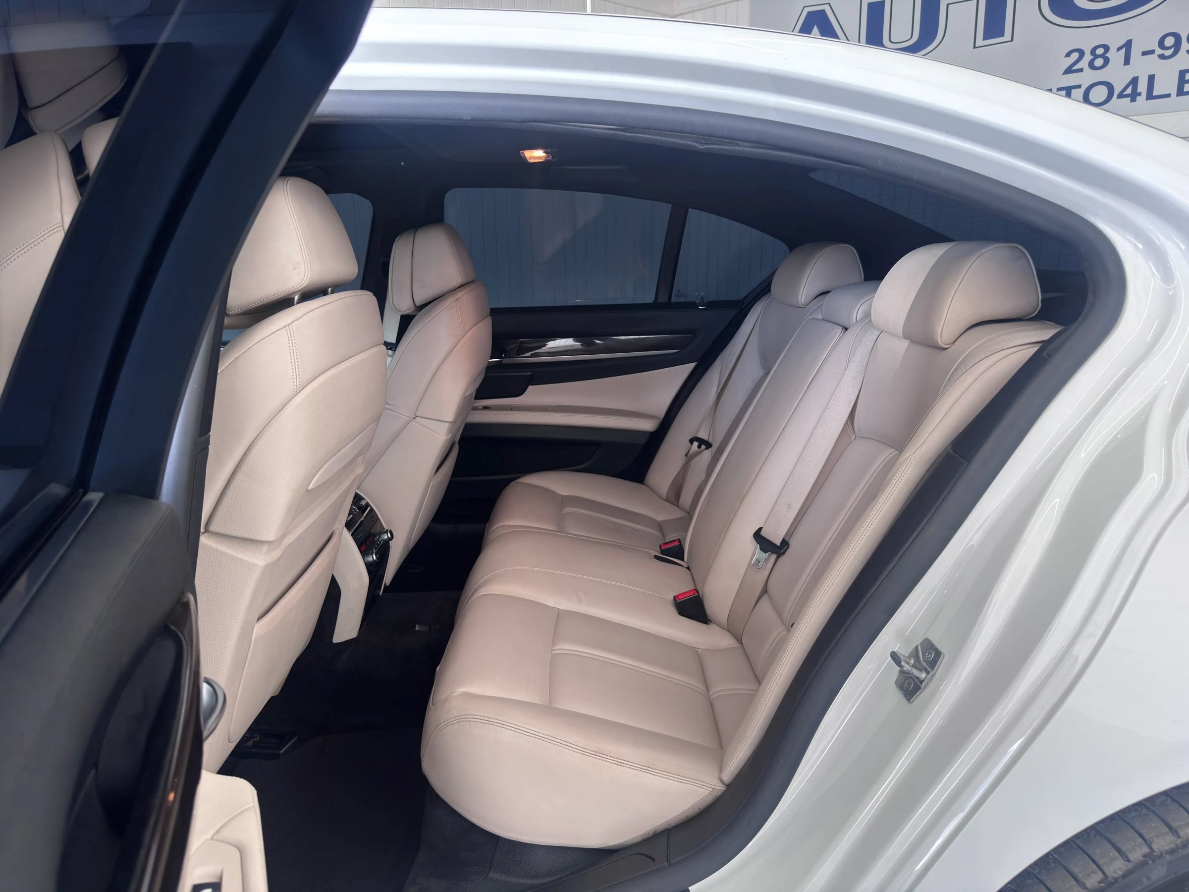 Used 2011 BMW 750i RWD image 11