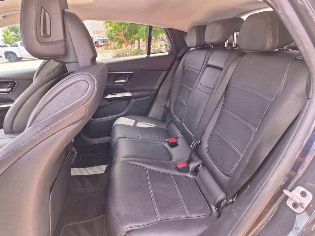 Used 2024 Mercedes-Benz GLC 300 4MATIC image 31