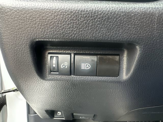Used 2024 Toyota RAV4 LE AWD/4WD image 32