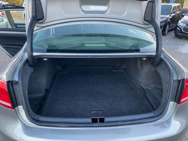 Used 2013 Volkswagen Passat 2.5 S image 9