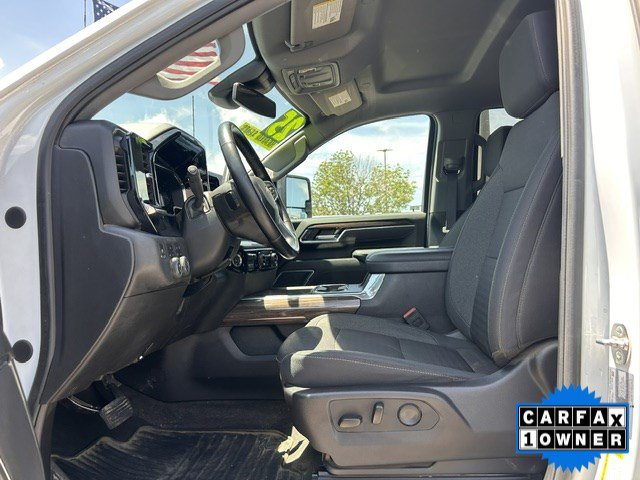 Used 2025 Chevrolet Silverado 3500 LT AWD/4WD image 3