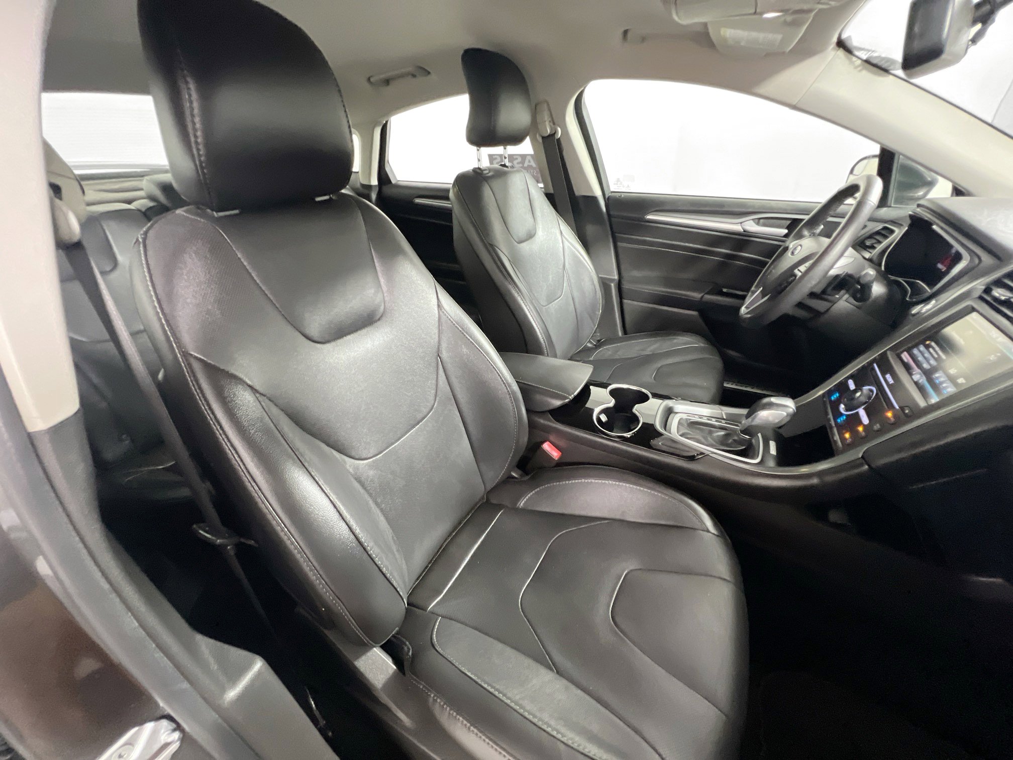 Used 2016 Ford Fusion Titanium FWD image 31