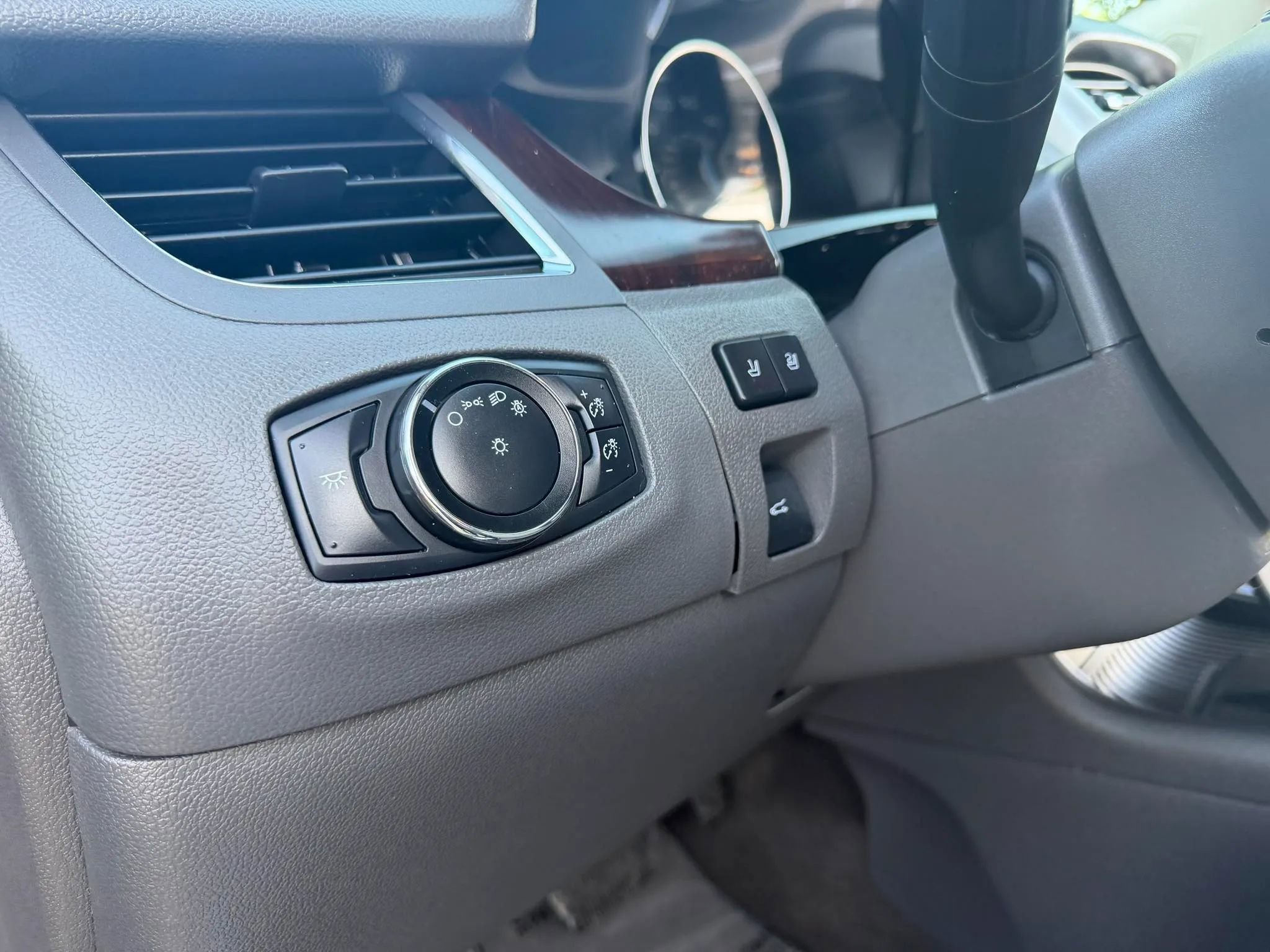 Used 2014 Ford Edge Limited w/ Driver Entry Package FWD image 12