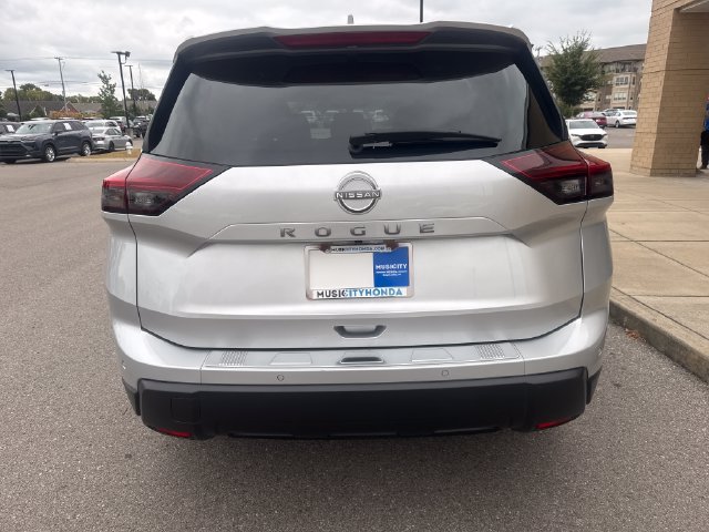 Used 2025 Nissan Rogue SV w/ SV Premium Package FWD image 4