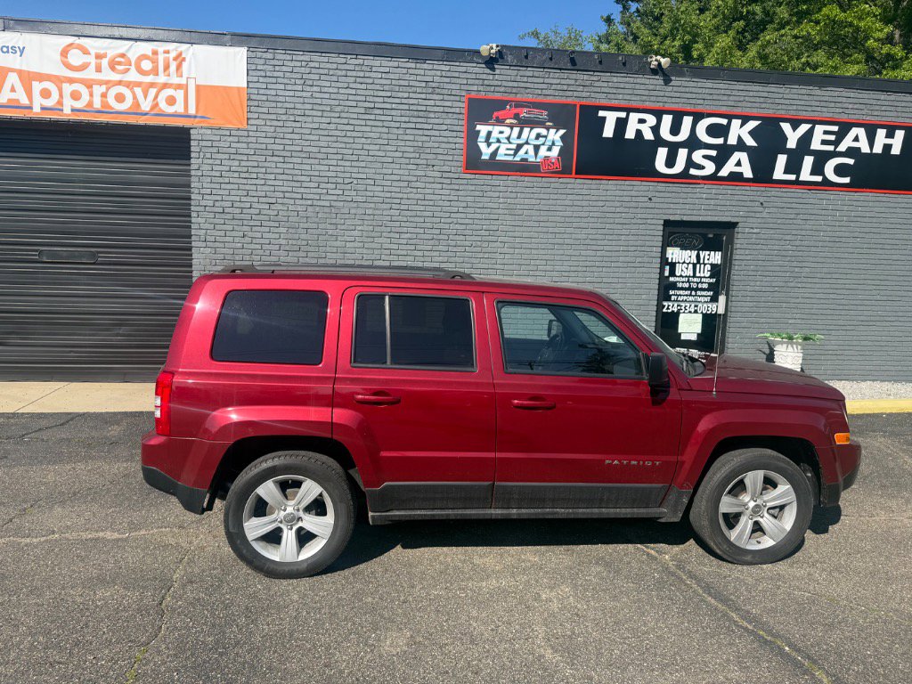 Used 2017 Jeep Patriot Latitude w/ Sun/Sound Group FWD image 7