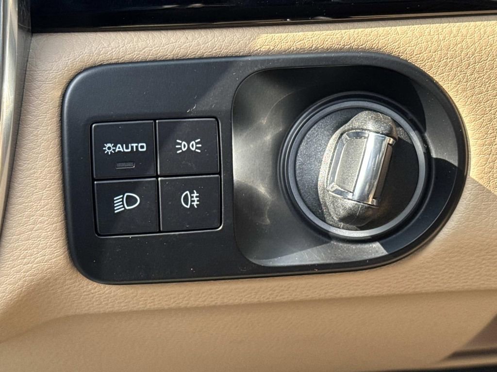 Used 2022 Porsche Cayenne Platinum Edition image 21