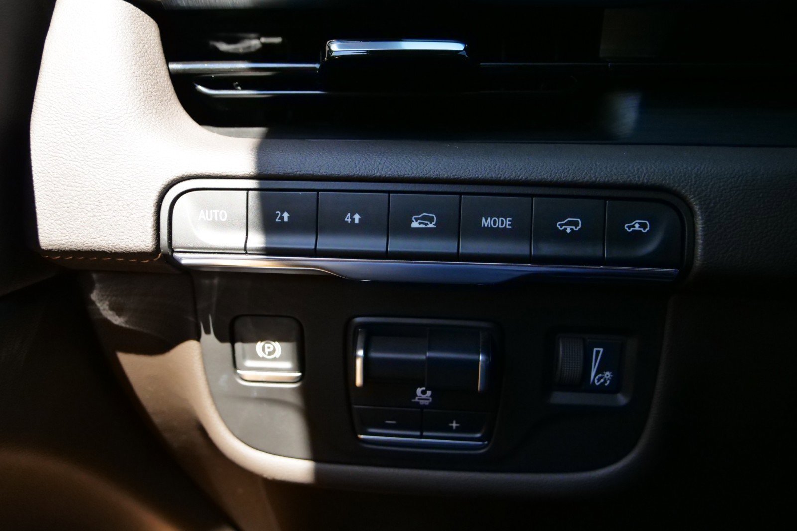 Used 2021 Cadillac Escalade Sport w/ Driver Assist Tech Package image 17