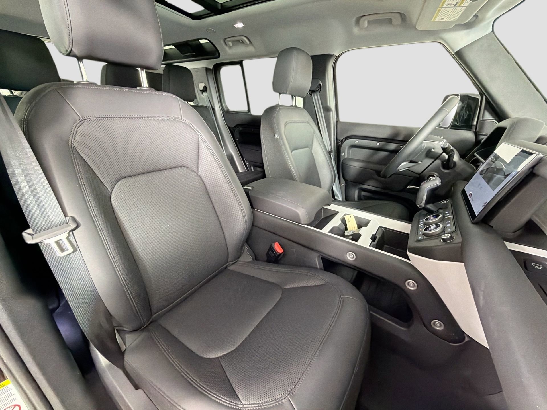 Certified 2025 Land Rover Defender 110 S image 31