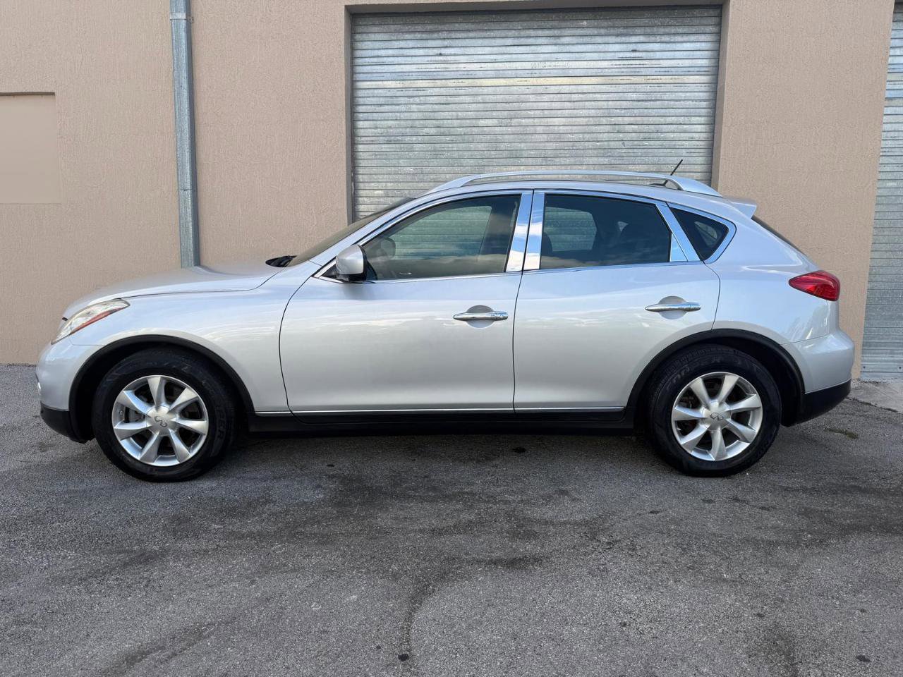 Used 2010 INFINITI EX35 Journey RWD image 13