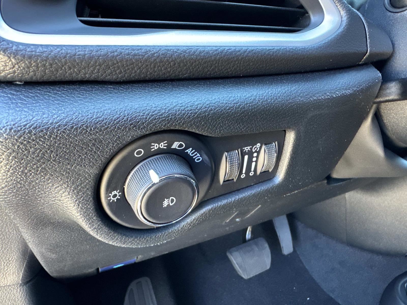 New 2026 Chrysler Pacifica Select image 32