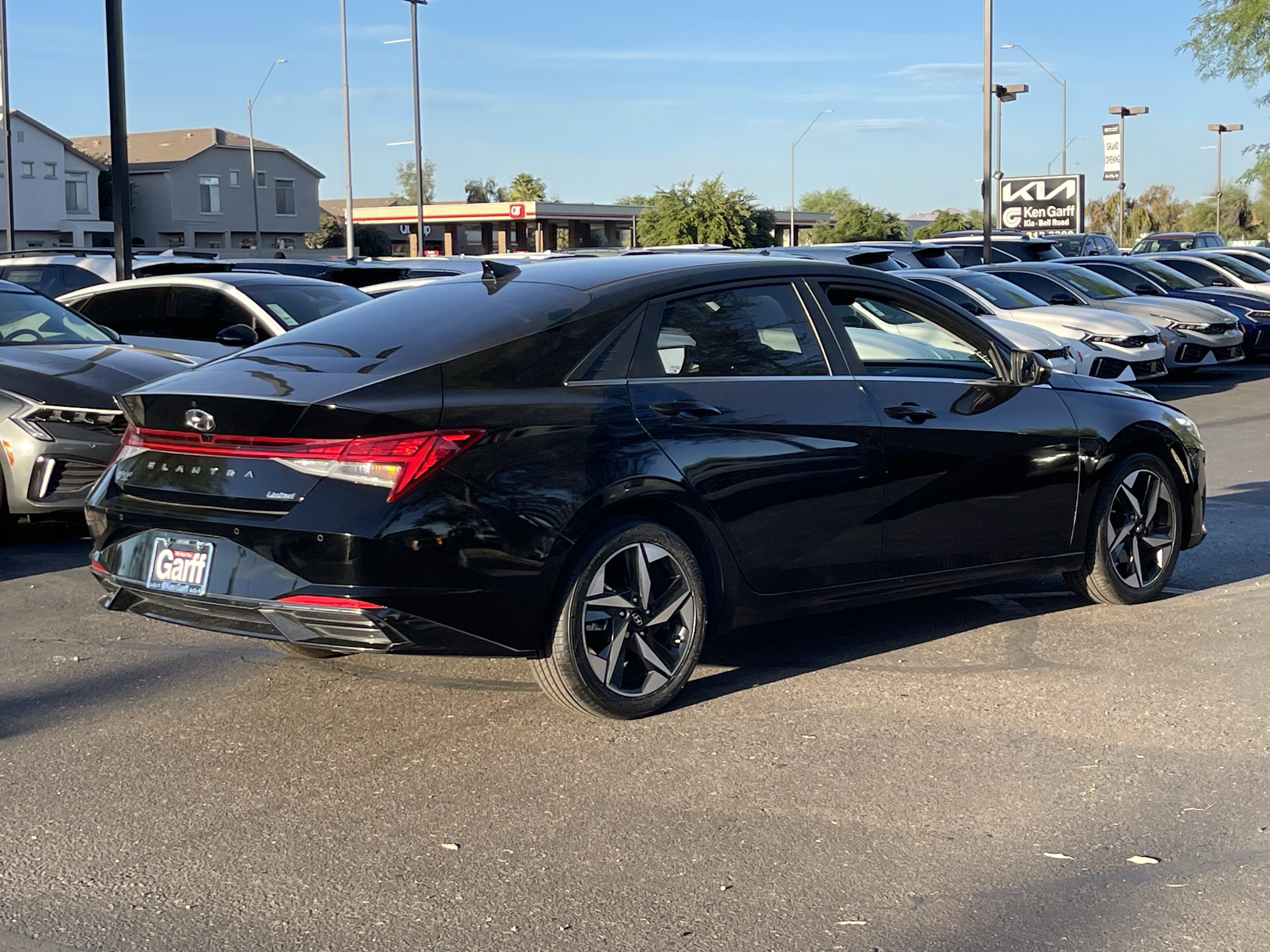 Used 2023 Hyundai Elantra Limited FWD image 3