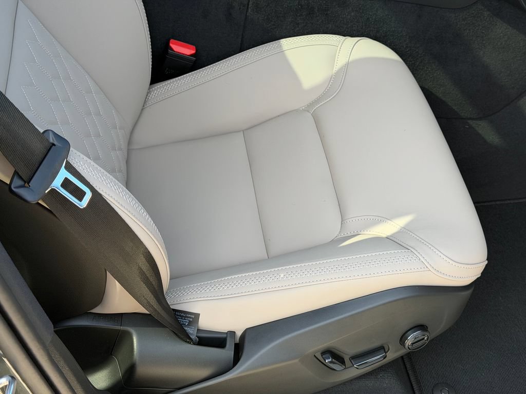 New 2026 Volvo XC60 B5 Core w/ Climate Package AWD/4WD image 8
