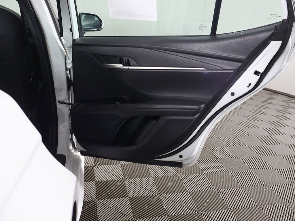 Used 2025 Toyota Camry SE image 23