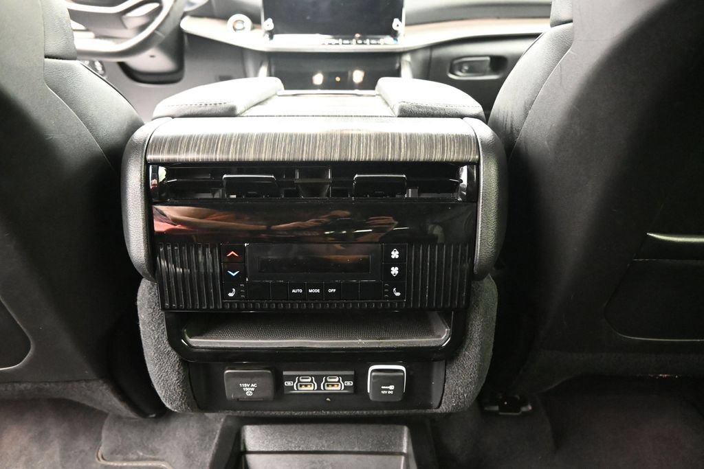 Used 2024 Jeep Wagoneer Series II AWD/4WD image 27
